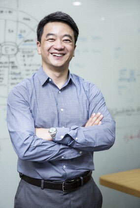 G마켓과 옥션을 운영하는 이베이코리아가 지난해 부진한 성적표를 받아들었다. 사진은 변광윤 이베이코리아 대표. <이베이코리아 제공>